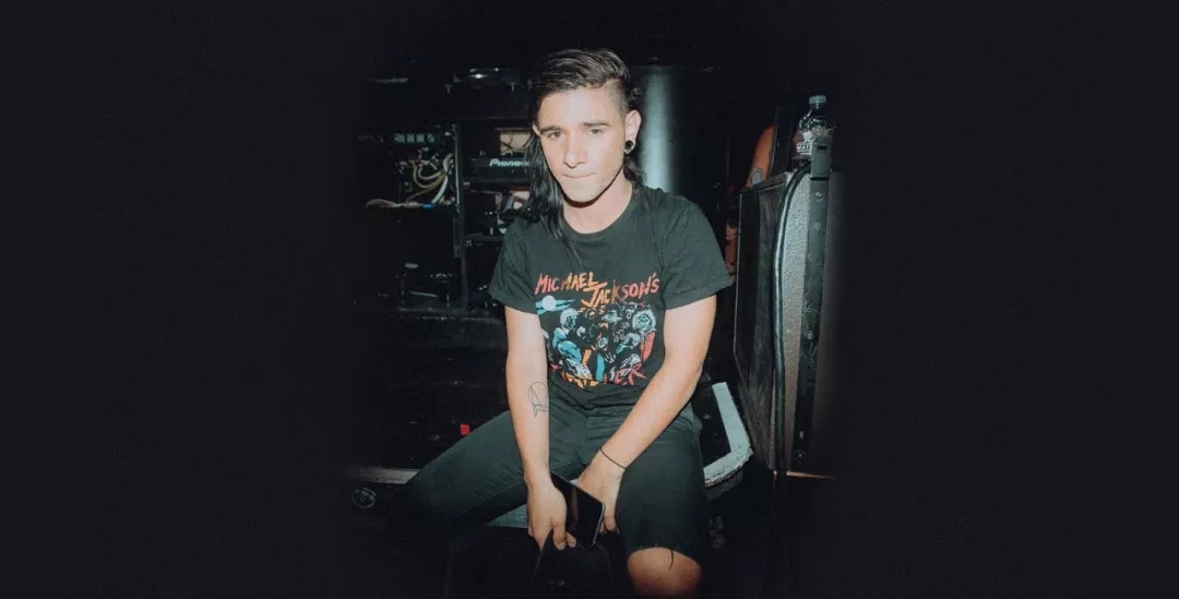 B8 从 NAVI 收购 npl